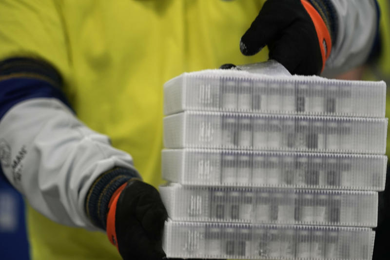 Moderna Increases COVID-19 Vaccine Shipments While Pfizer Lags Behind – NPR Illinois
