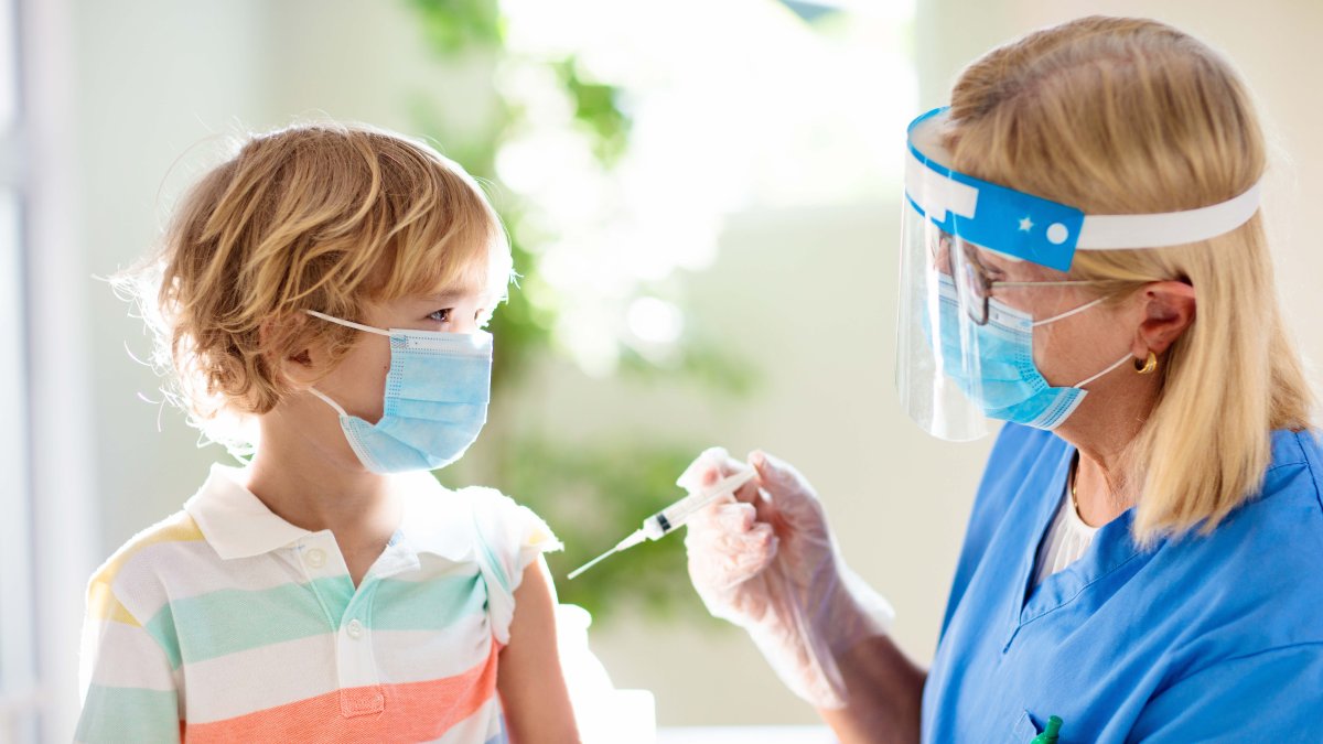 Illinois COVID Vaccine Eligibility Expands to More Essential Workers Monday – NBC Chicago