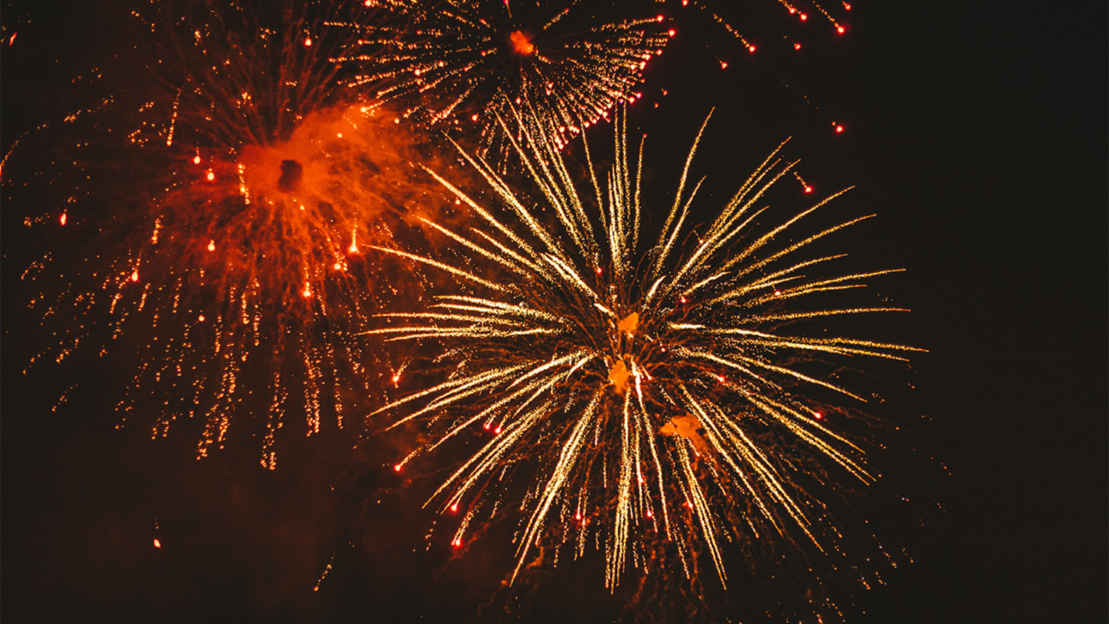 Are fireworks illegal in Illinois? Advocates look to allow ‘fountain’ sparklers in IL – WLS-TV