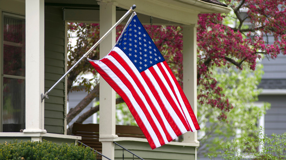 Lawmaker wants state agencies to only buy American, Illinois flags made in US – newschannel20.com