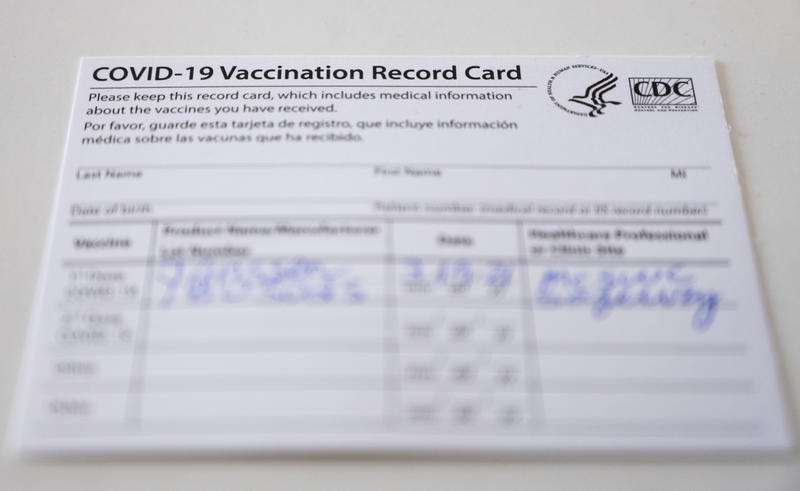 California Man Arrested In Suspected Fake COVID-19 Vaccine Card Operation – NPR Illinois