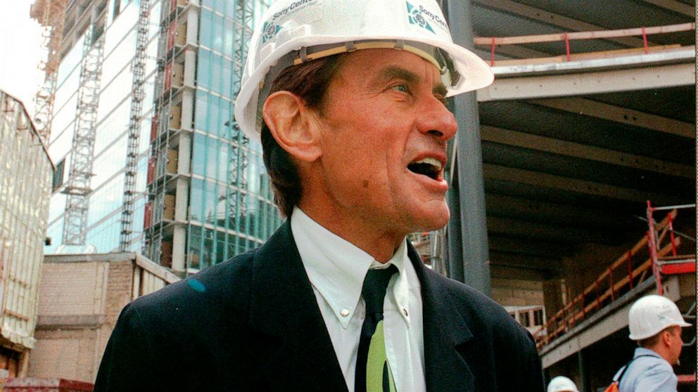 Famed German architect Jahn killed in Illinois bike accident – ABC News