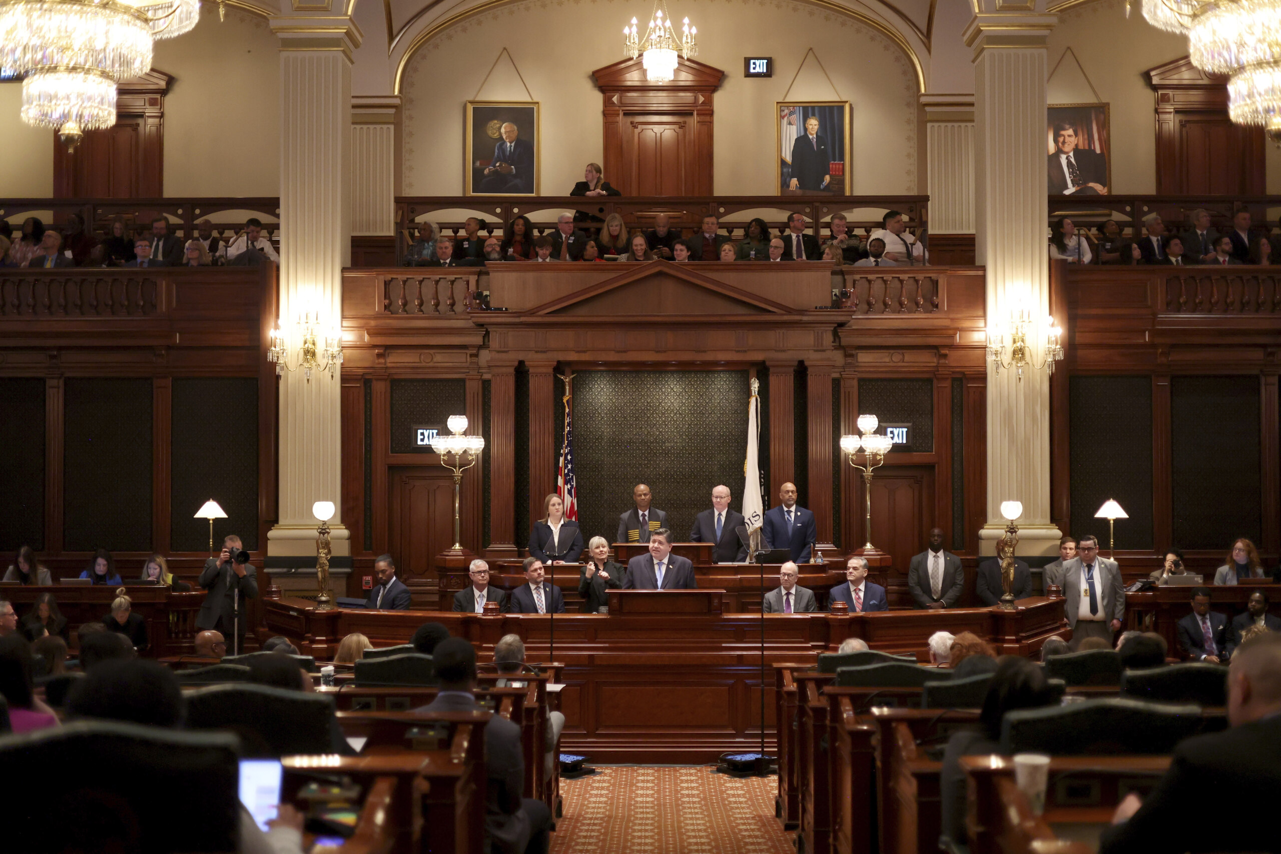 Illinois lawmakers push through record-high $55.9 billion budget at 4:13 a.m. – Illinois Policy