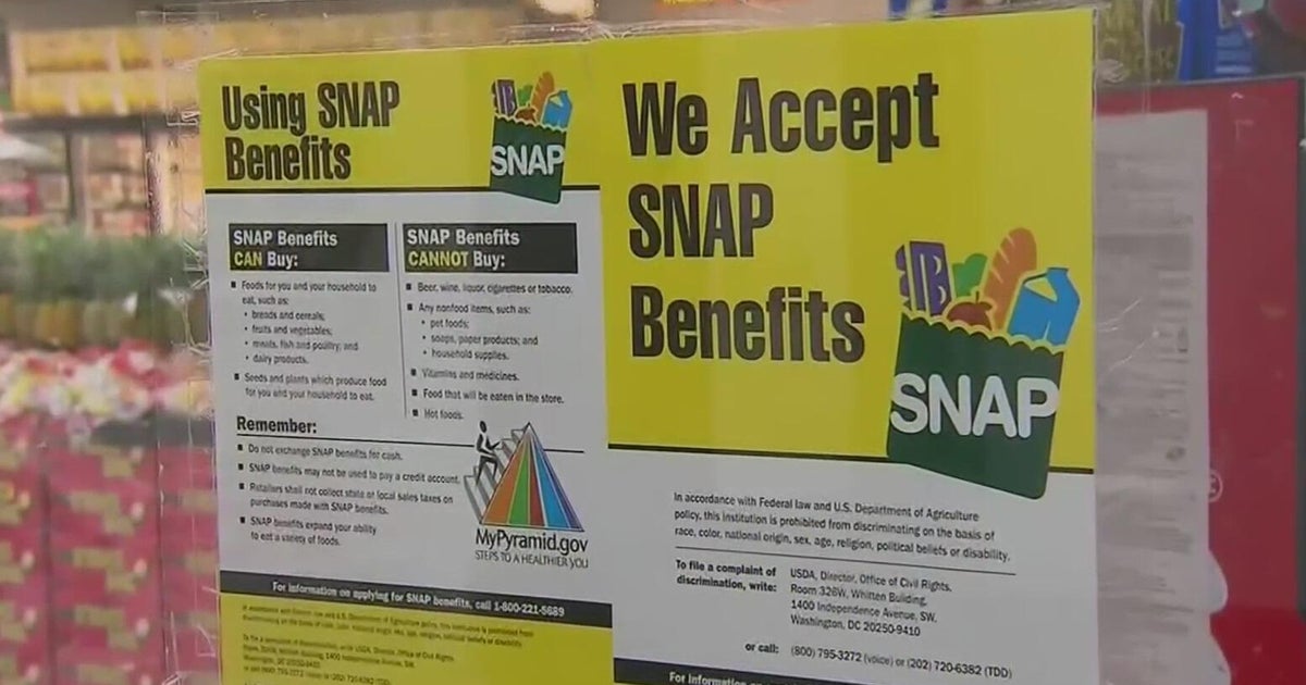 Food pantries prepare as SNAP benefits to end in Illinois next month if government shutdown continues – CBS News
