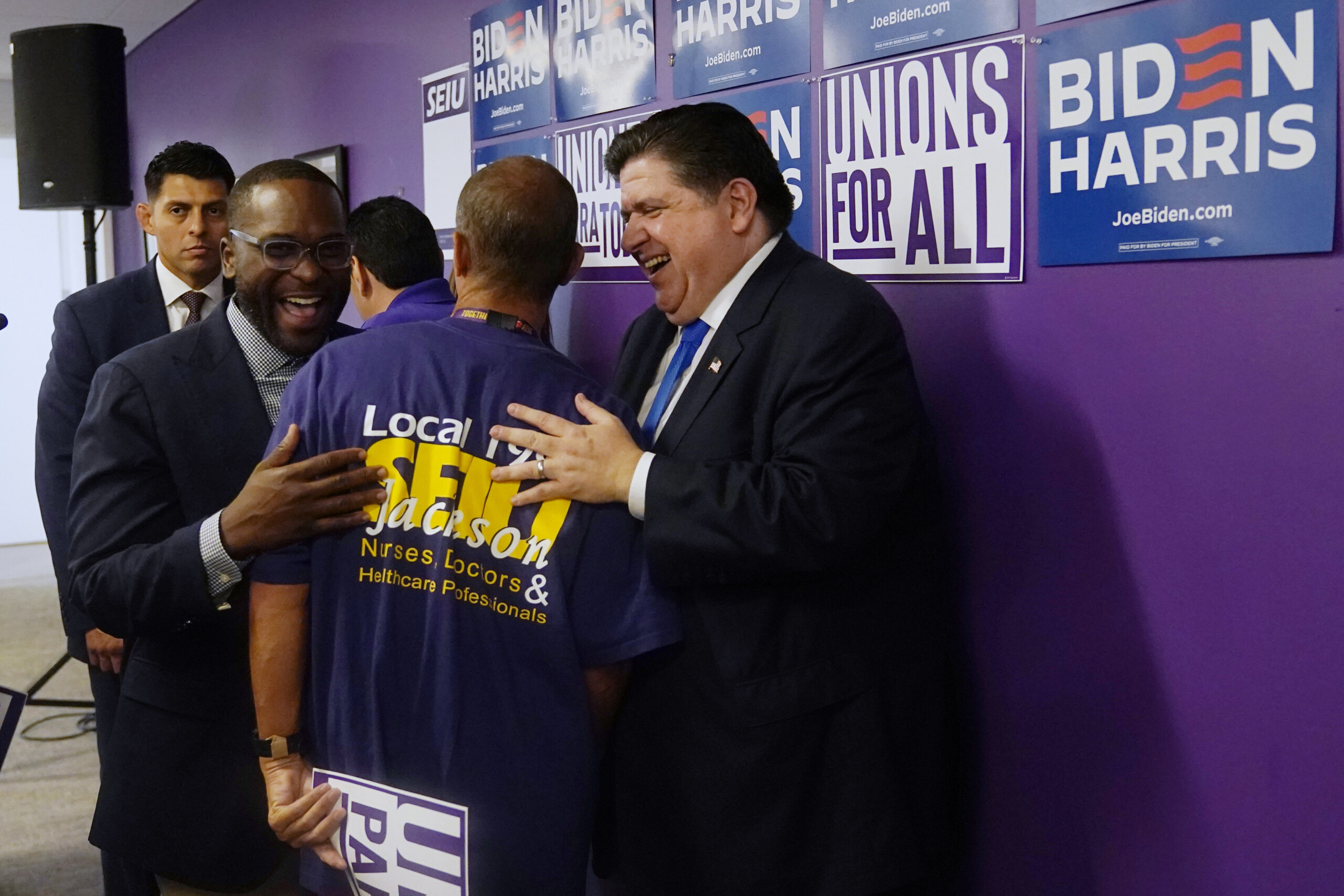 Illinois government workersโ union dues being diverted to swing-state politics – Illinois Policy