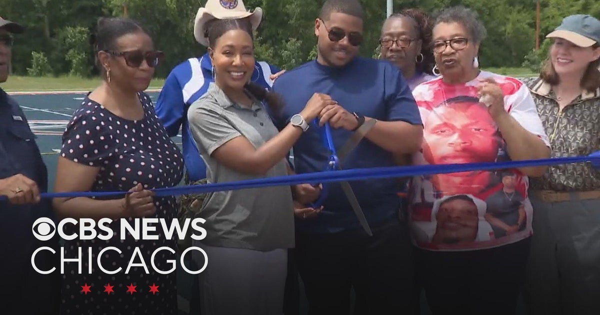 new-football-field-in-robbins,-illinois,-honors-player-who-was-paralyzed-–-cbs-news