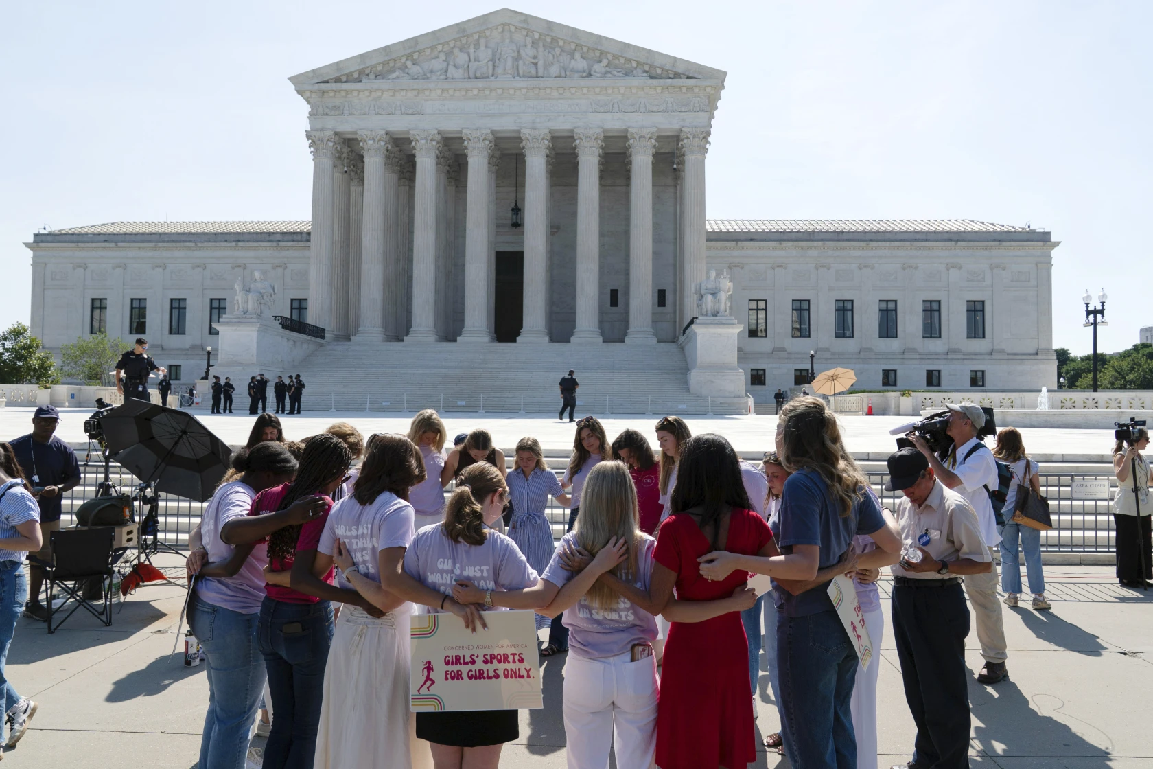 illinois-affirms-trans-girls-can-play-on-girls’-sports-teams,-as-supreme-court-upholds-state-bans-–-opencampus.org