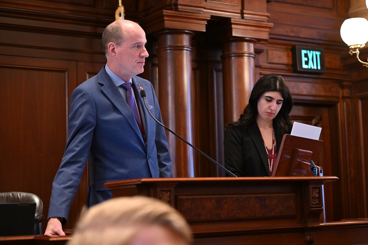 Illinois to have an official state bee under Ellman measure – Illinois Senate Democratic Caucus