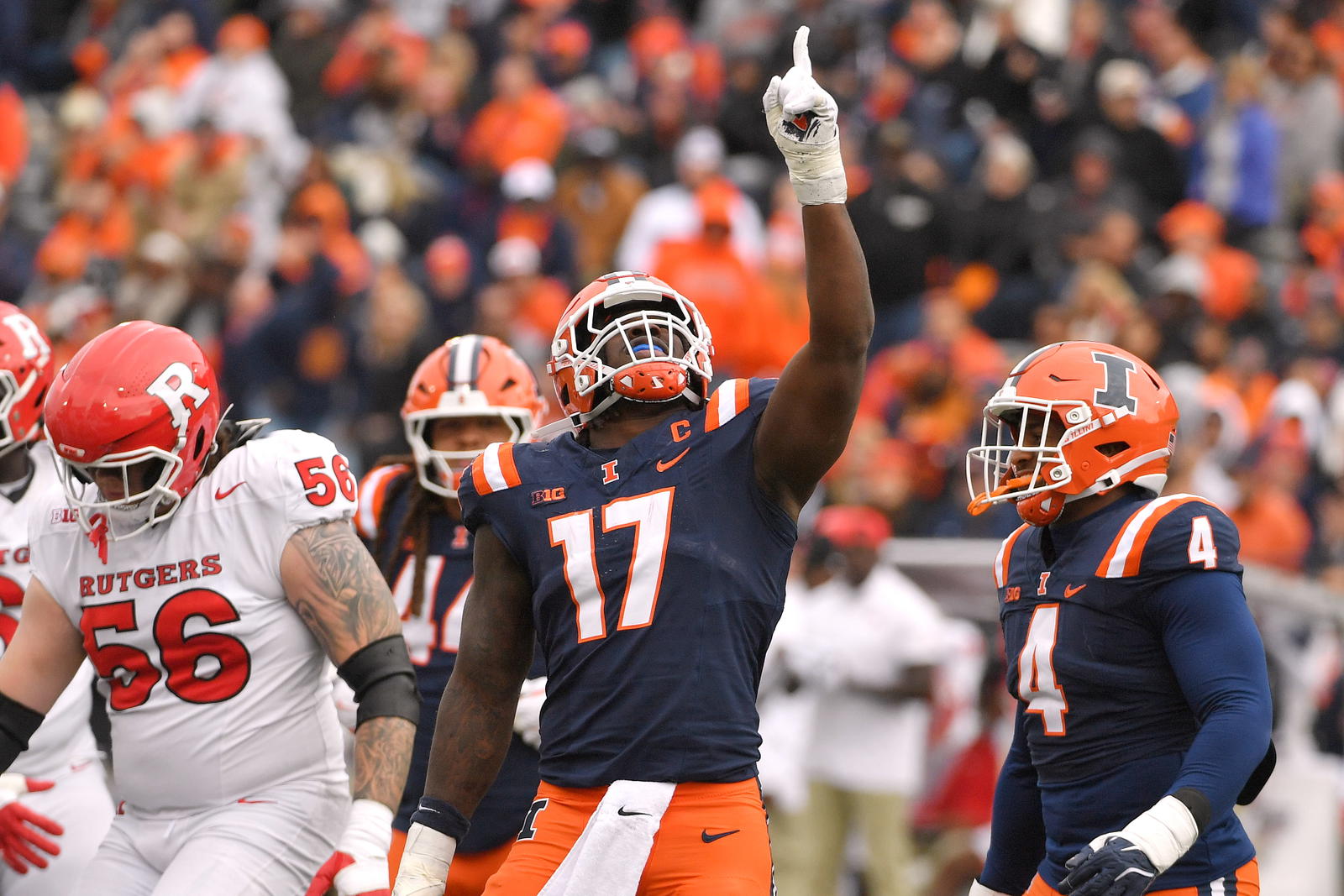 former-illinois-star-signs-four-year-deal-with-new-england-patriots-–-roundtable.io